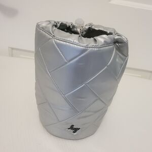 NWT Lug Tumbler Drawstring Quilted Storage Pouch In Silver Metallic